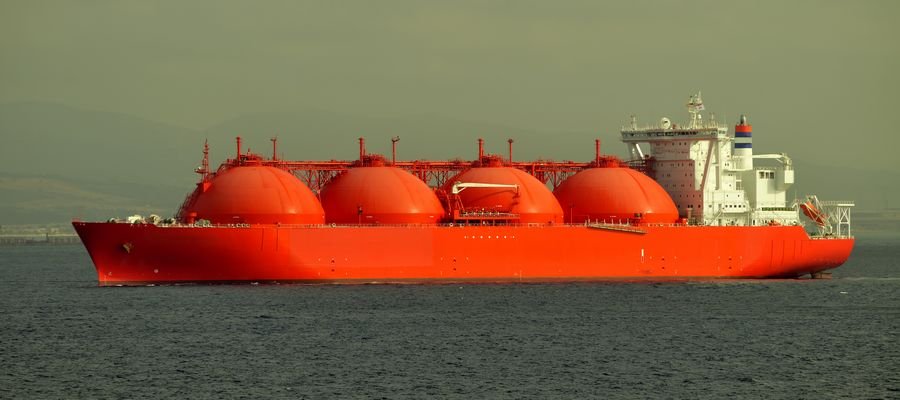 Rotes Schiff LNG